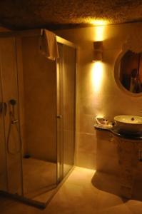 Solo Cave Suites - 203