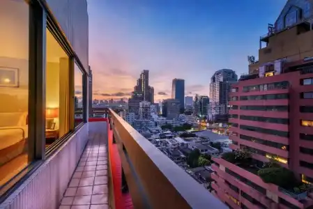 Bandara Silom Suites - 193