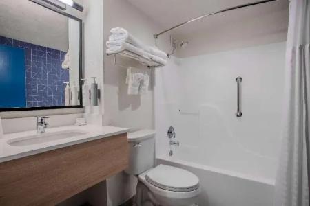 Barrington & Suites - 35