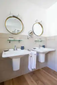 Vis a Vis Apartments - 117