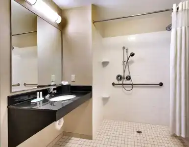 Fairfield Inn & Suites by Marriott Tallahassee Central - 37