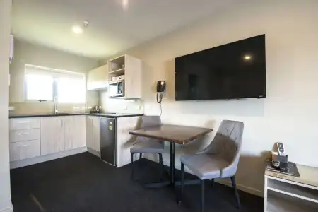 Ellerslie Palms Motel - 19