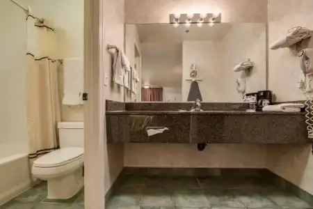 St. George Inn & Suites - 32