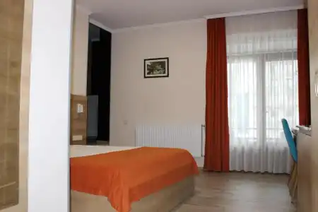 Boutique 32 - 68