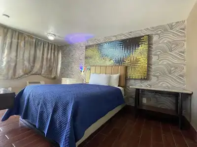 Crown Motel - 41