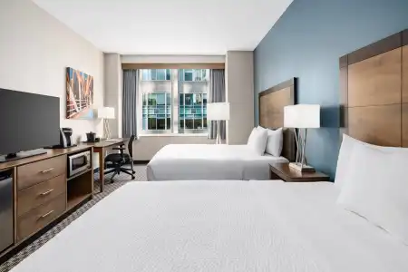 La Quinta Inn & Suites by Wyndham Chicago Downtown - 6