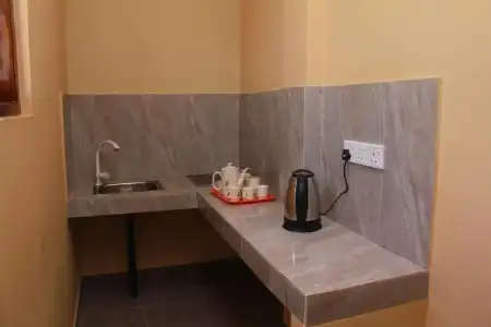 Anura Guest Inn - 11