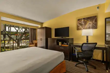 Best Western The Plaza Honolulu Airport - Free Breakfast - 38