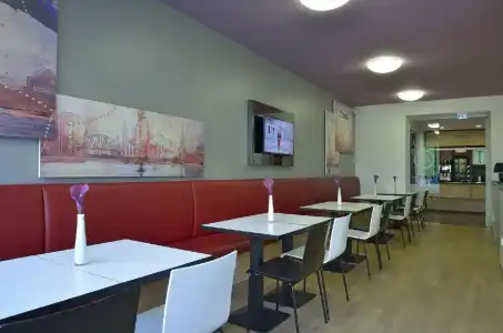 B&B Düsseldorf-Airport - 23
