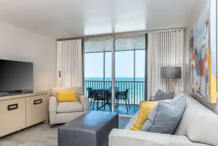 DiamondHead Beach Resort - 4