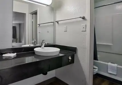 Motel 6 Tallahassee, FL - Downtown - 9