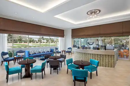 DoubleTree by Hilton - 16