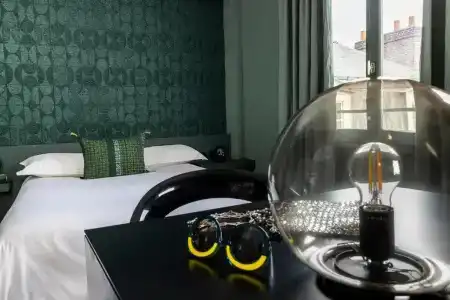 L'Hôtel - Face au Château - Boutique Hôtel et Séminaires - 69