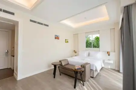Siam Tharadol - 32