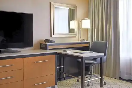 Hilton - 78