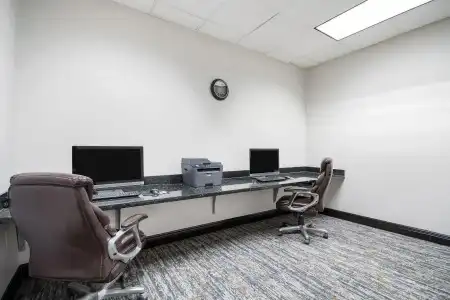 Hawthorn Suites by Wyndham Lubbock - 17