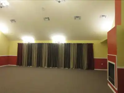 The Crossroads & Suites - 9