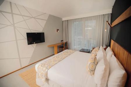 Giraffe Ocean View - 14