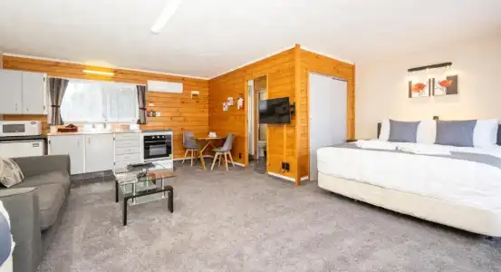 Tudor Park Motel - 105