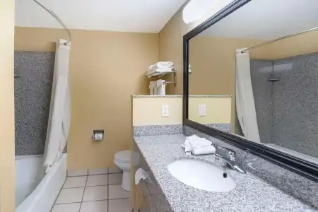 Quality Inn & Suites Bloomington University Area - 22