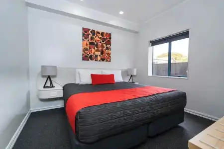 Aubyn Court Spa Motel - 89