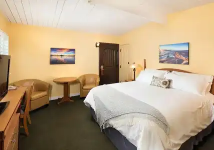 Crown City Inn - 2