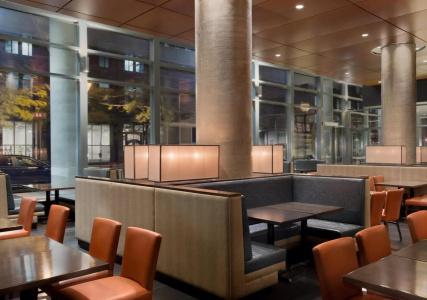 Embassy Suites Montréal by Hilton - 29