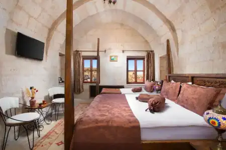 Romantic Cave - 109