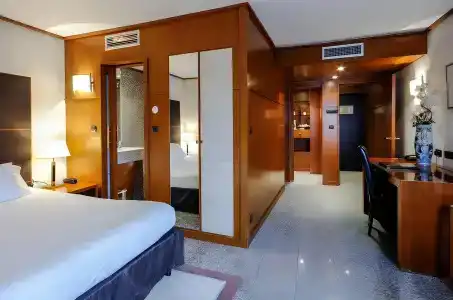Goldstar Apartments & Suites - 3