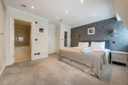 Queensgate Court - 205