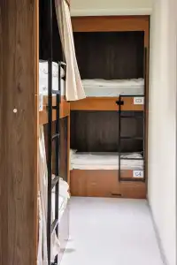 Qlife Capsule Hostel - 7