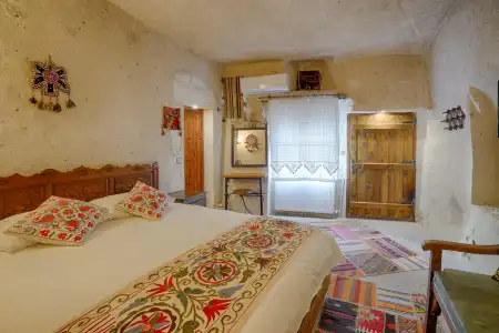 Tulip Cave Suites - 42