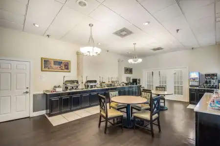 Clarion Inn & Suites Central Clearwater Beach - 17