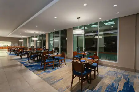 Holiday Inn Los Angeles - LAX Airport by IHG - 10
