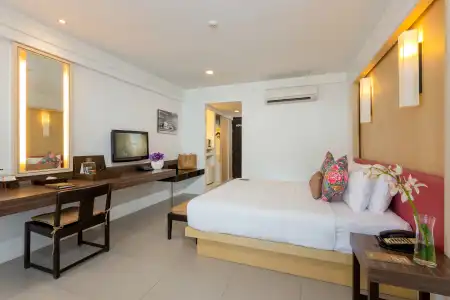 Sawaddi Patong Resort & Spa by Tolani - 31