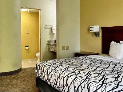 Rodeway Inn Airport - 15