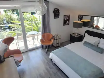 Refresh Boutique Apartments - 38
