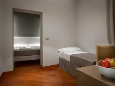 HNN Luxury Suites - 33