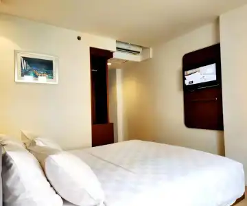 M Jakarta - 24
