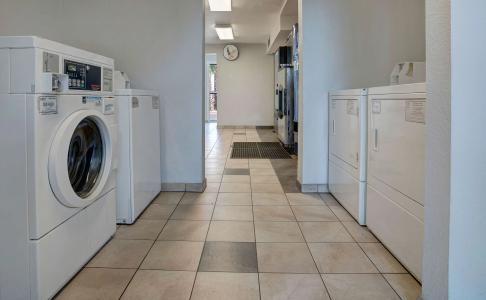 Motel 6 Bakersfield, CA - South - 3