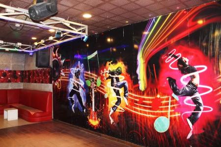 TGI Apple Inn - 13