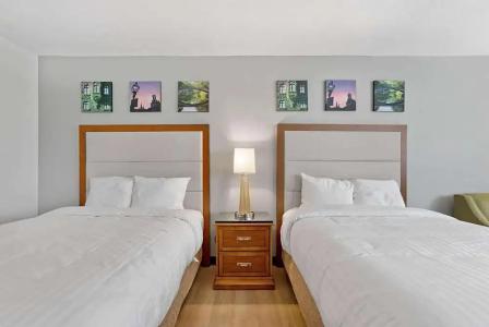 Days Inn by Wyndham Erie - 20