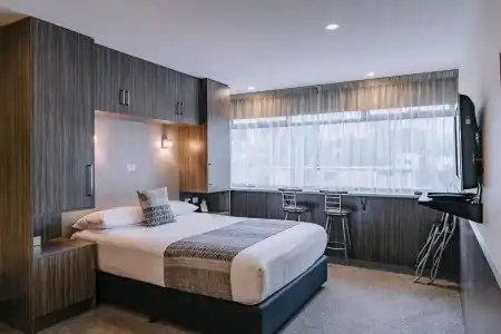 429 Apartments and Suites - 24