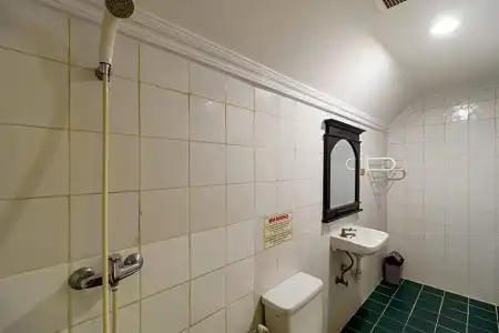 RedDoorz Plus near Ancol - 20
