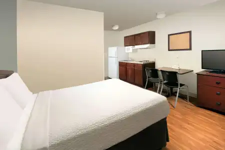 WoodSpring Suites Topeka - 32