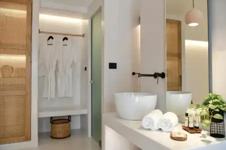 Ios Art Studios & Luxury Apartments - 17