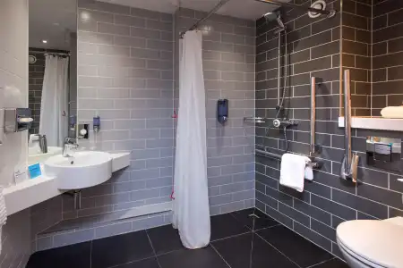 Holiday Inn Express Cardiff Bay by IHG - 11