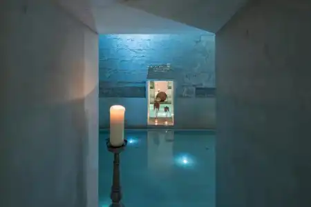 B2 Boutique + Spa - 13