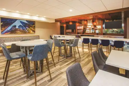 La Quinta Inn & Suites by Wyndham Chicago Downtown - 26