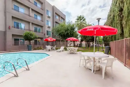 Ramada by Wyndham Bakersfield North - 15
